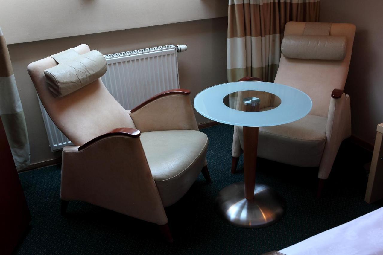 Hotel Katrina Ostrzeszow Bagian luar foto