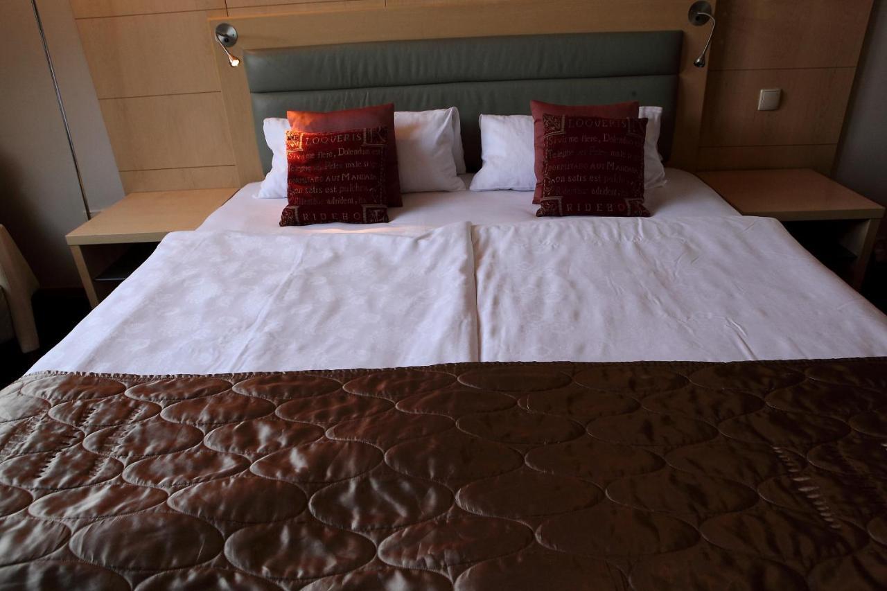 Hotel Katrina Ostrzeszow Bagian luar foto