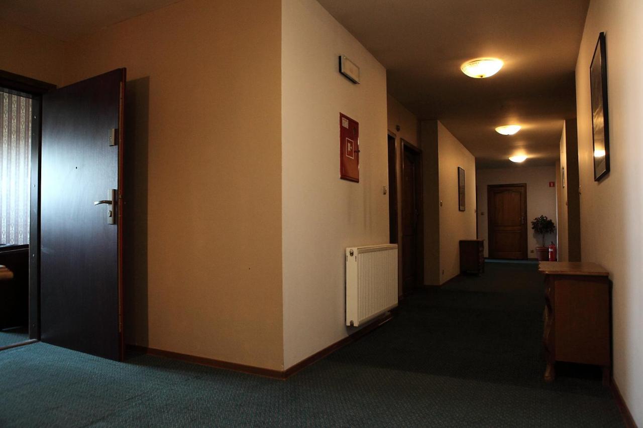 Hotel Katrina Ostrzeszow Bagian luar foto