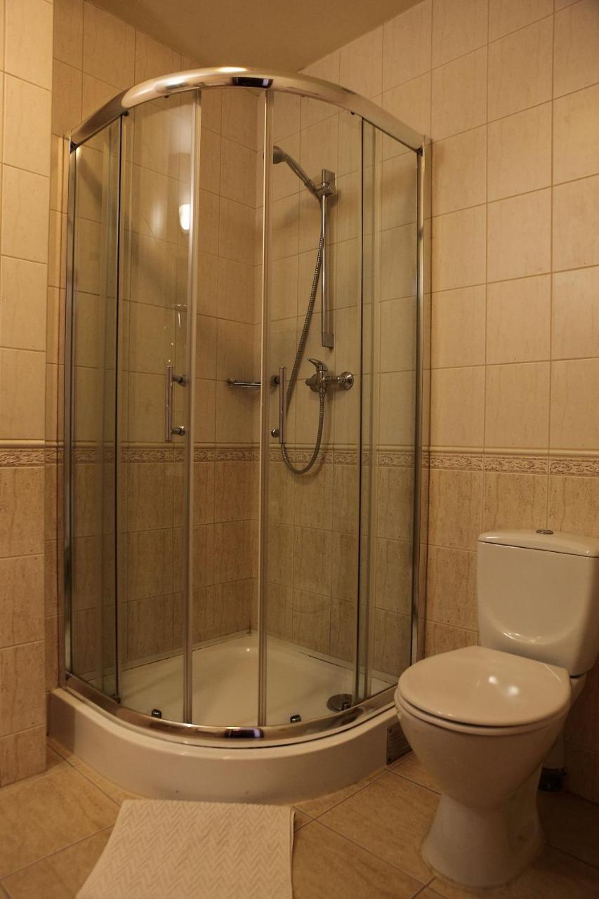 Hotel Katrina Ostrzeszow Bagian luar foto